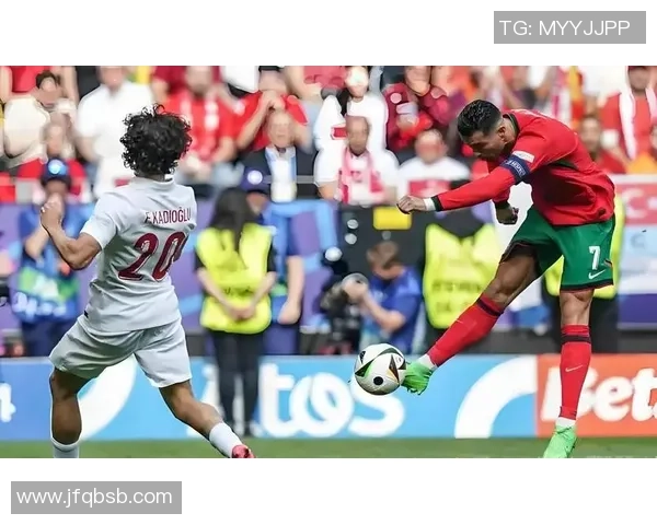 足球明星风采与成就的简要介绍与回顾 足球明星风采与成就的简要介绍与回顾