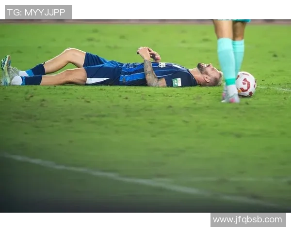 青岛街头偶遇足球明星的惊喜瞬间与背后故事揭秘 青岛街头偶遇足球明星的惊喜瞬间与背后故事揭秘